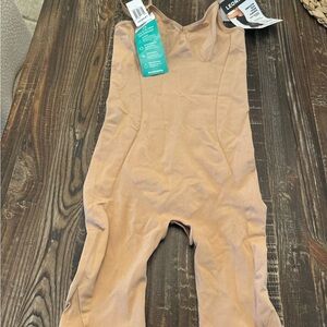 REDUCED     NWT Leonids body compression
